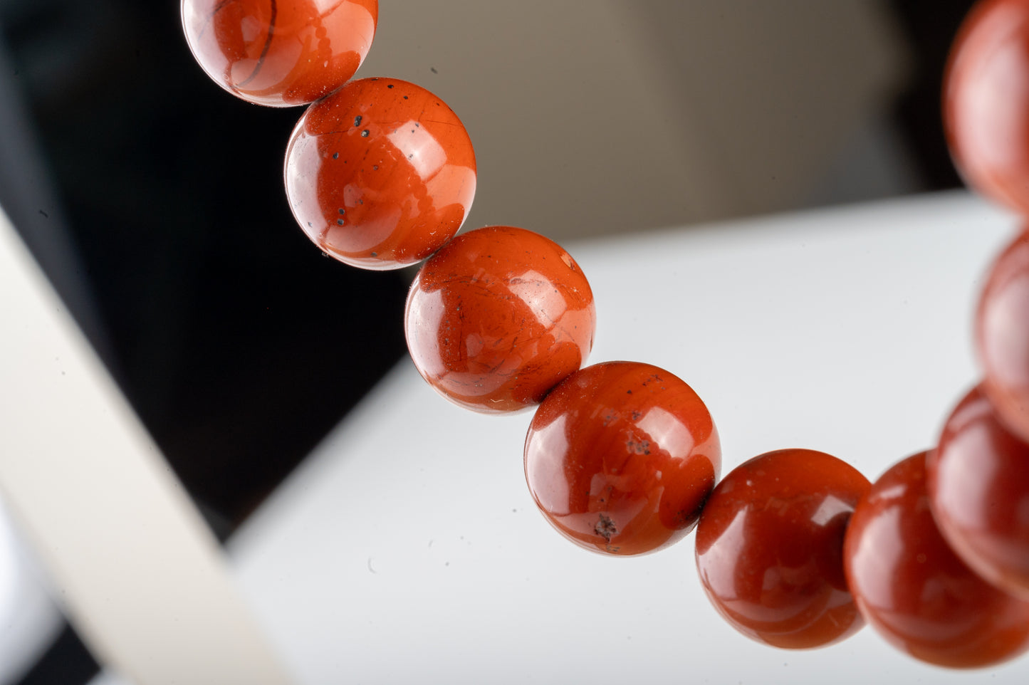 Bracelet en Jaspe Rouge – Ancrage et stabilité