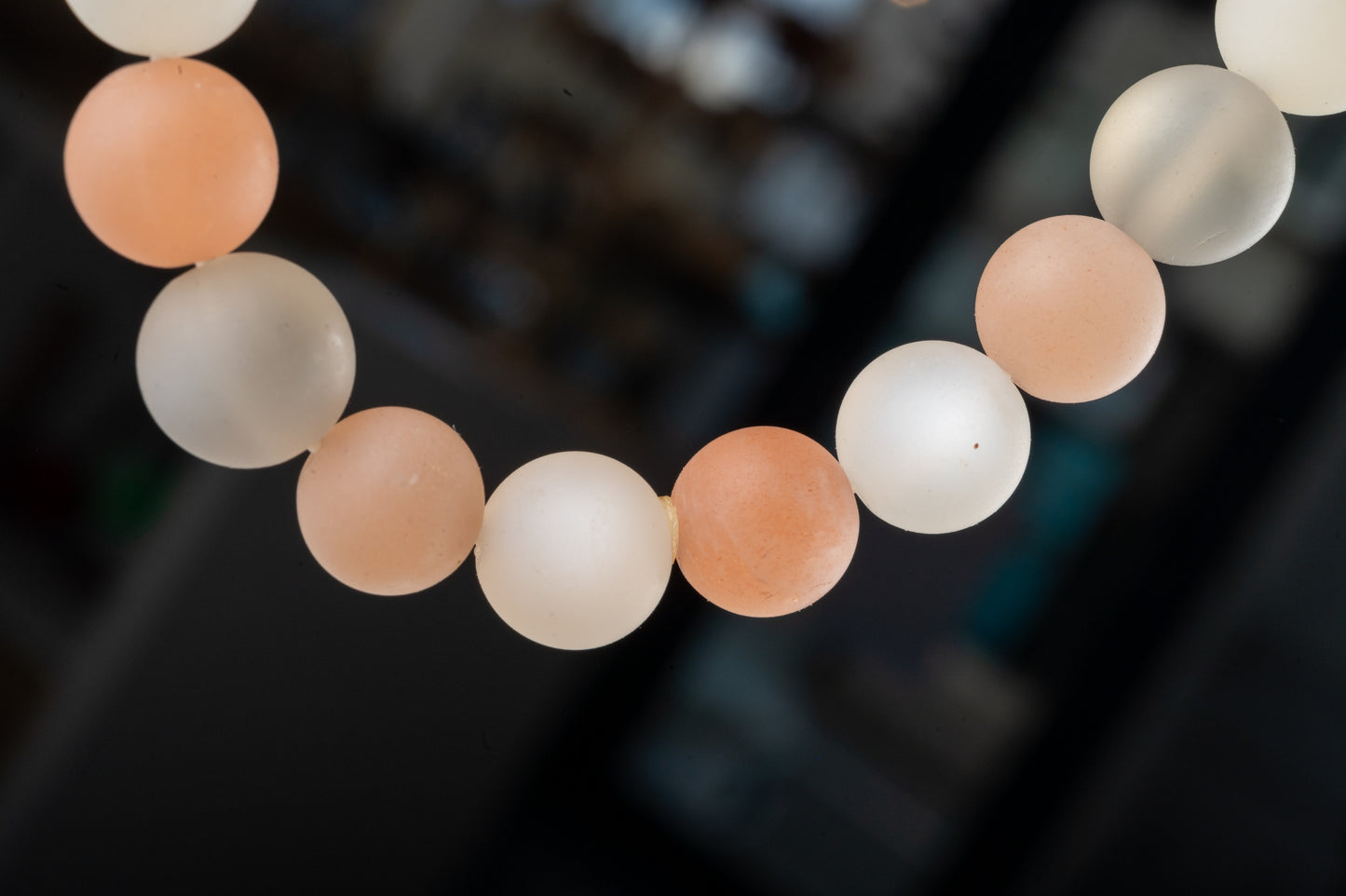 Bracelet en Pierre de Lune Multicolore – Intuition, Féminité & Équilibre Émotionnel