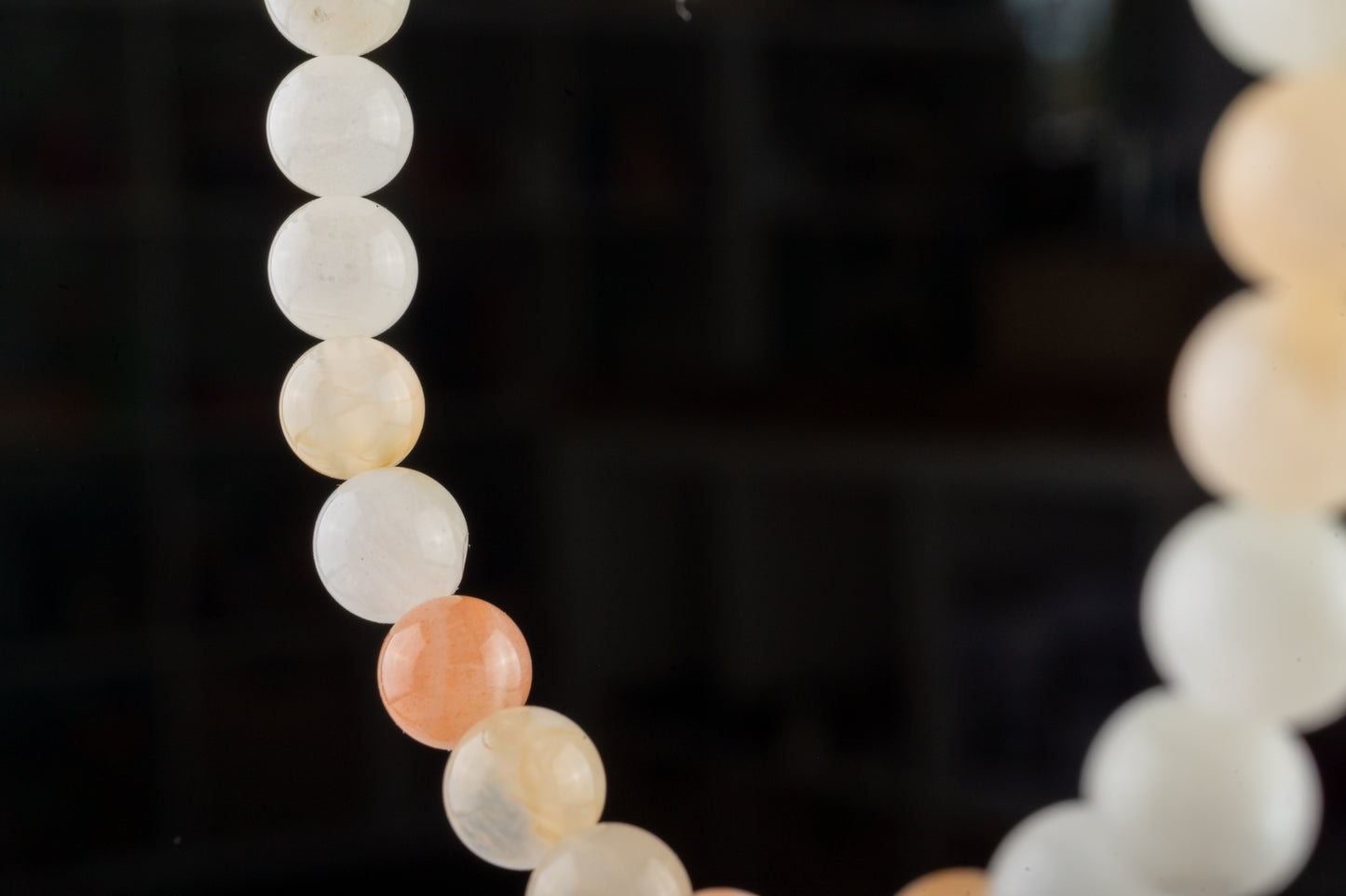 Bracelet en Pierre de Lune Multicolore – Intuition, Féminité & Équilibre Émotionnel