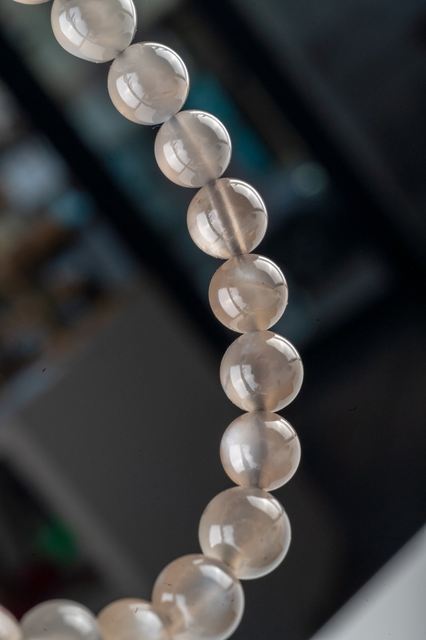 Bracelet en Pierre de Lune Multicolore – Intuition, Féminité & Équilibre Émotionnel