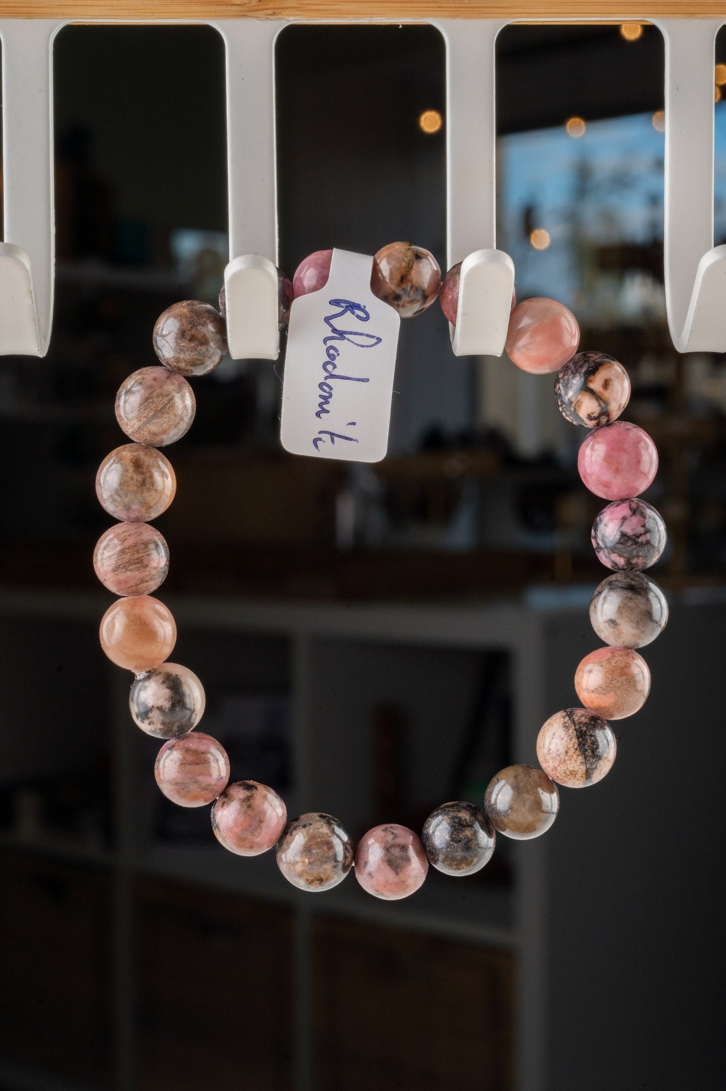 Bracelet en Rhodonite – Guérison, Compassion & Équilibre Émotionnel