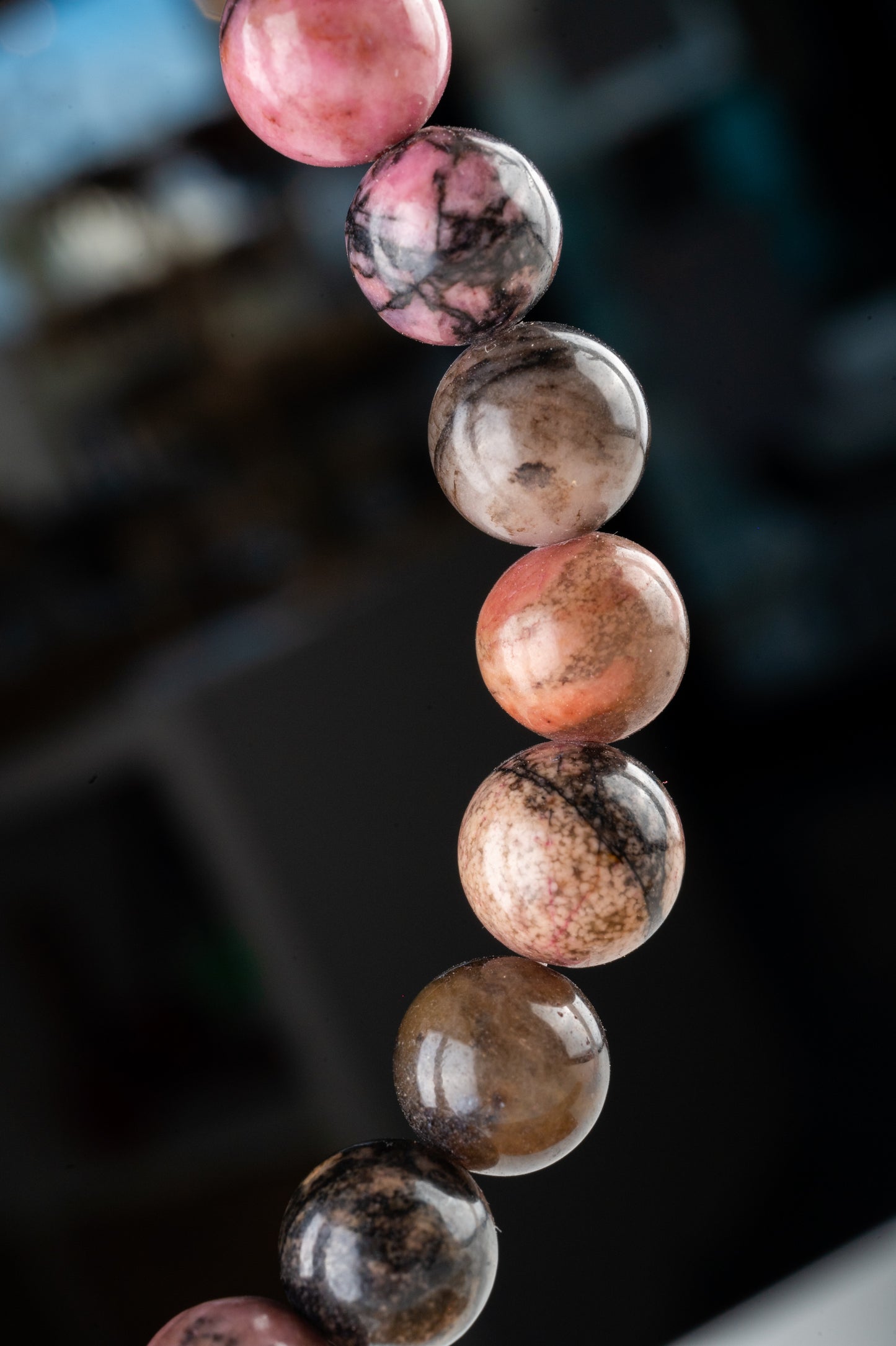 Bracelet en Rhodonite – Guérison, Compassion & Équilibre Émotionnel