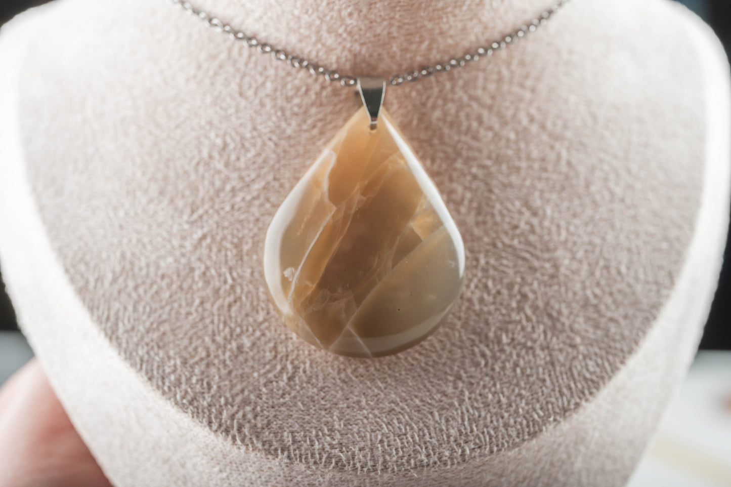 Pendentif en pierre de lune