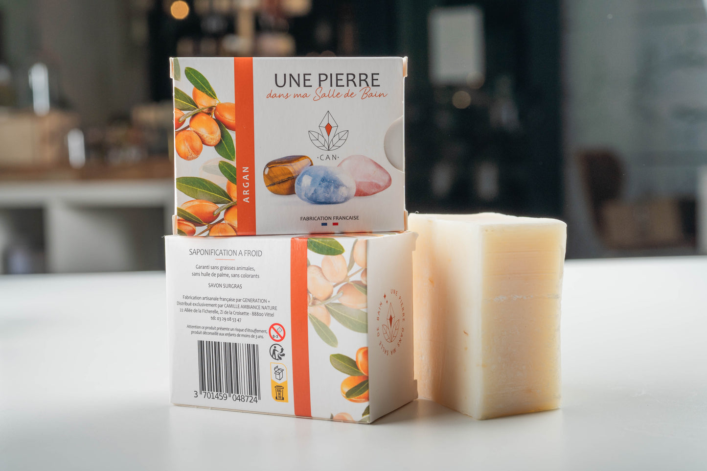 Savon avec une pierre mystère
