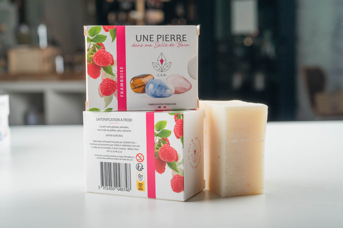 Savon avec une pierre mystère