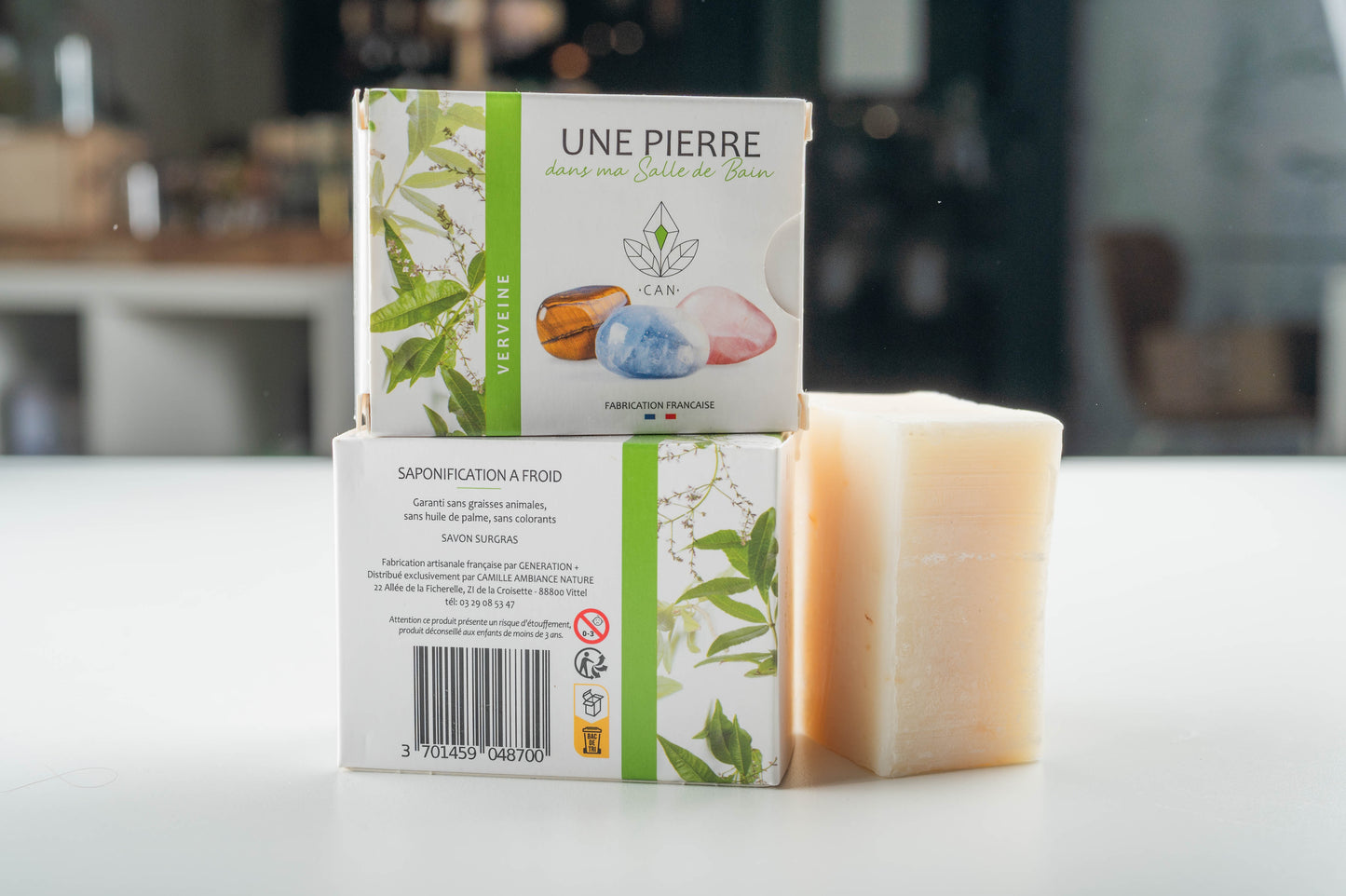 Savon avec une pierre mystère